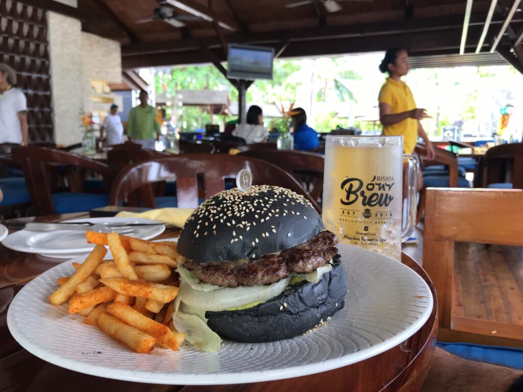 シャングリラマクタンのBuko Barの料理