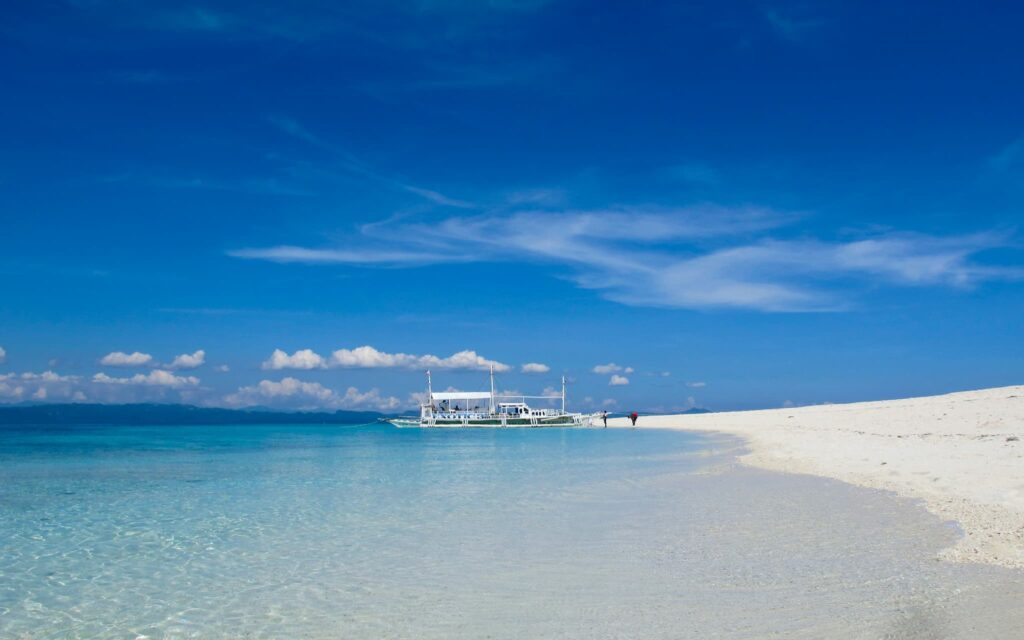 マラパスクア島（Malapascua Island）の白い砂浜のビーチ